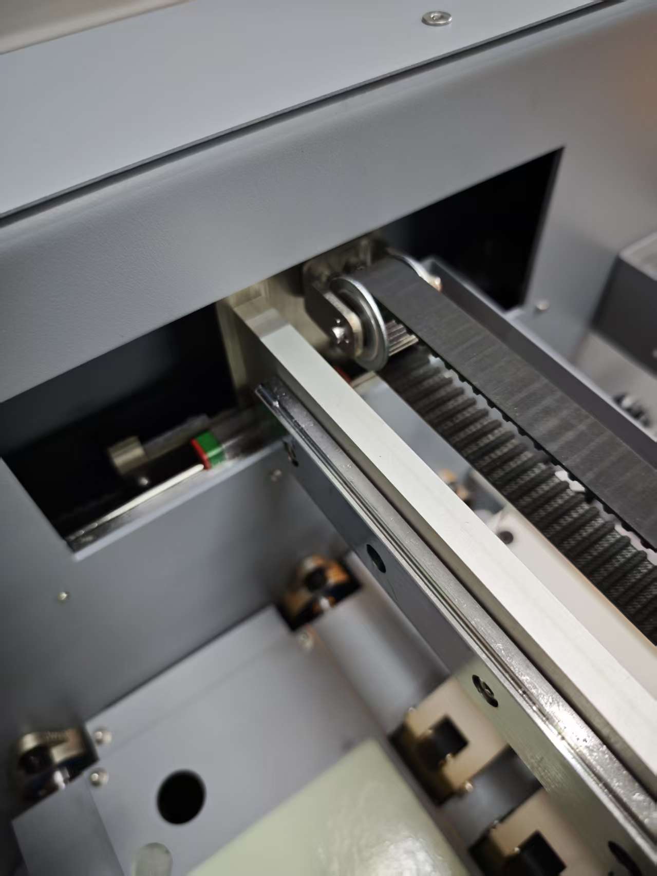 UUNA TEK® iAuto Premiumシリーズ – 世界最大容量の自動筆記機 | 1回の筆記で最大2,400通の手紙または700枚の封筒を筆記可能 | プレミアムモデルとプレミアムウルトラモデル