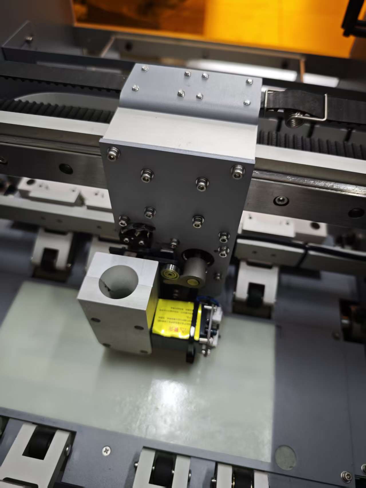 UUNA TEK® iAuto Premiumシリーズ – 世界最大容量の自動筆記機 | 1回の筆記で最大2,400通の手紙または700枚の封筒を筆記可能 | プレミアムモデルとプレミアムウルトラモデル