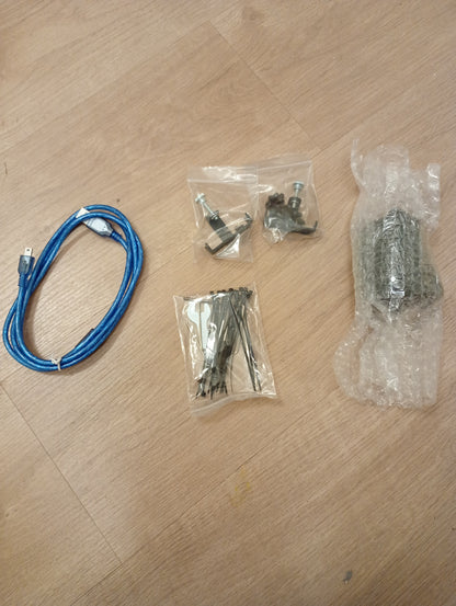 ユニバーサルペンホルダー – 垂直および斜めの取り付け角度を調整可能